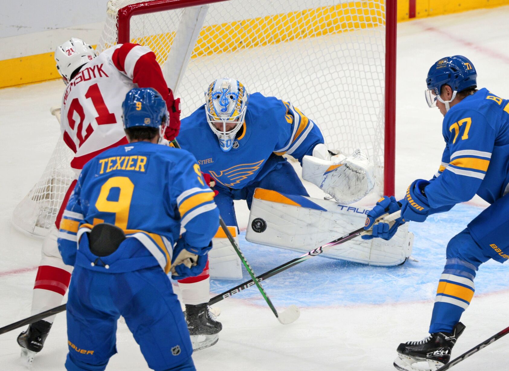 最新杏吧原创 Blues lose 5-2 to the Red Wings